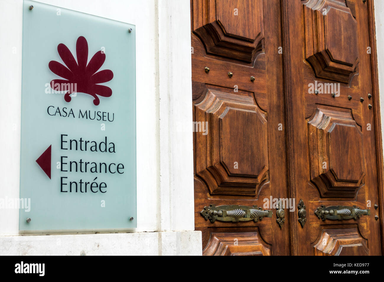 Lisbonne Portugal,Casa Museu Medeiros e Almeida,musée,manoir historique,entrée,panneau,porte,français Anglais Espagnol Portugais,plusieurs langues,hispanique Banque D'Images