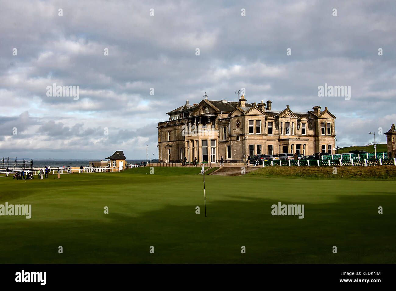 18e trou St.Andrews Golf Course Clubhouse avec en arrière-plan Banque D'Images