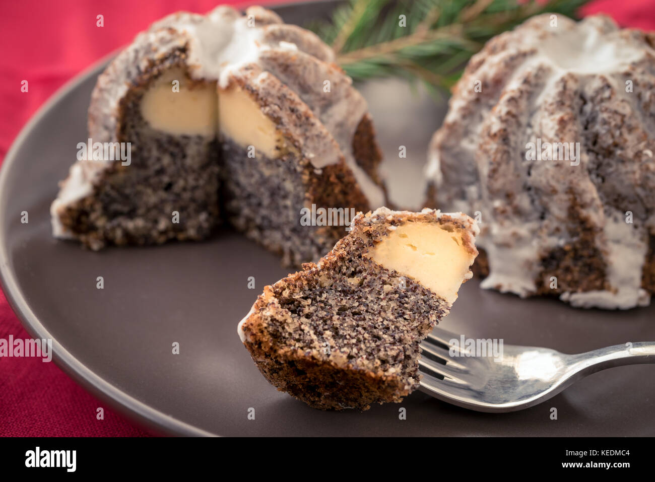 Graines de pavot Noël gâteau avec du fromage. Banque D'Images