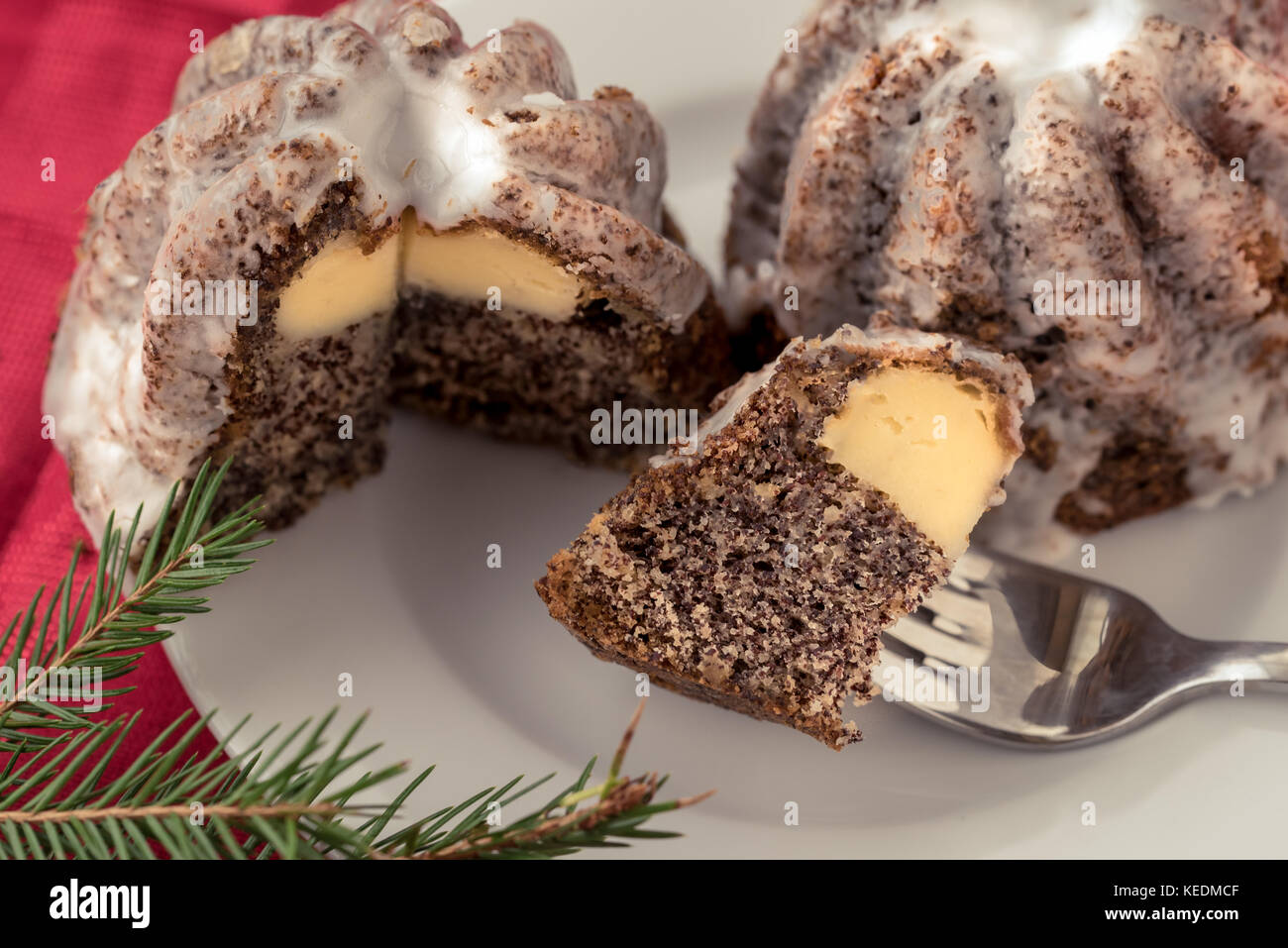 Graines de pavot Noël gâteau avec du fromage. Banque D'Images