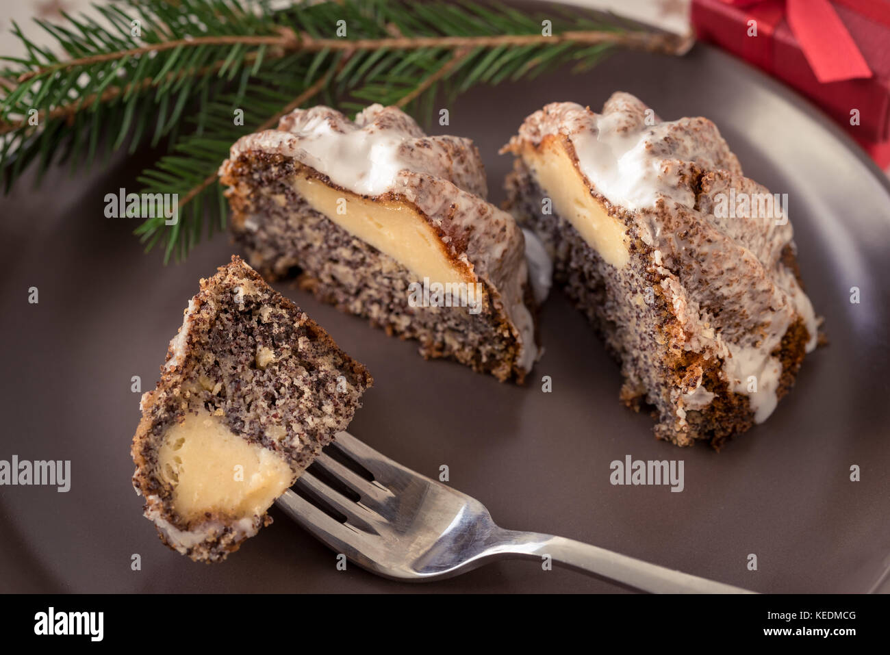 Graines de pavot Noël gâteau avec du fromage. Banque D'Images