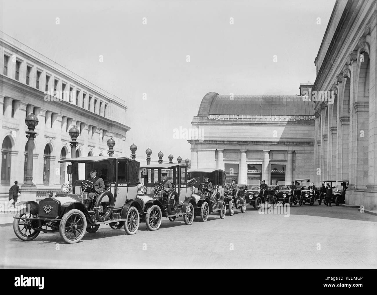 Les taxis, Union Station, Washington DC, USA, Harris et Ewing, 1914 Banque D'Images