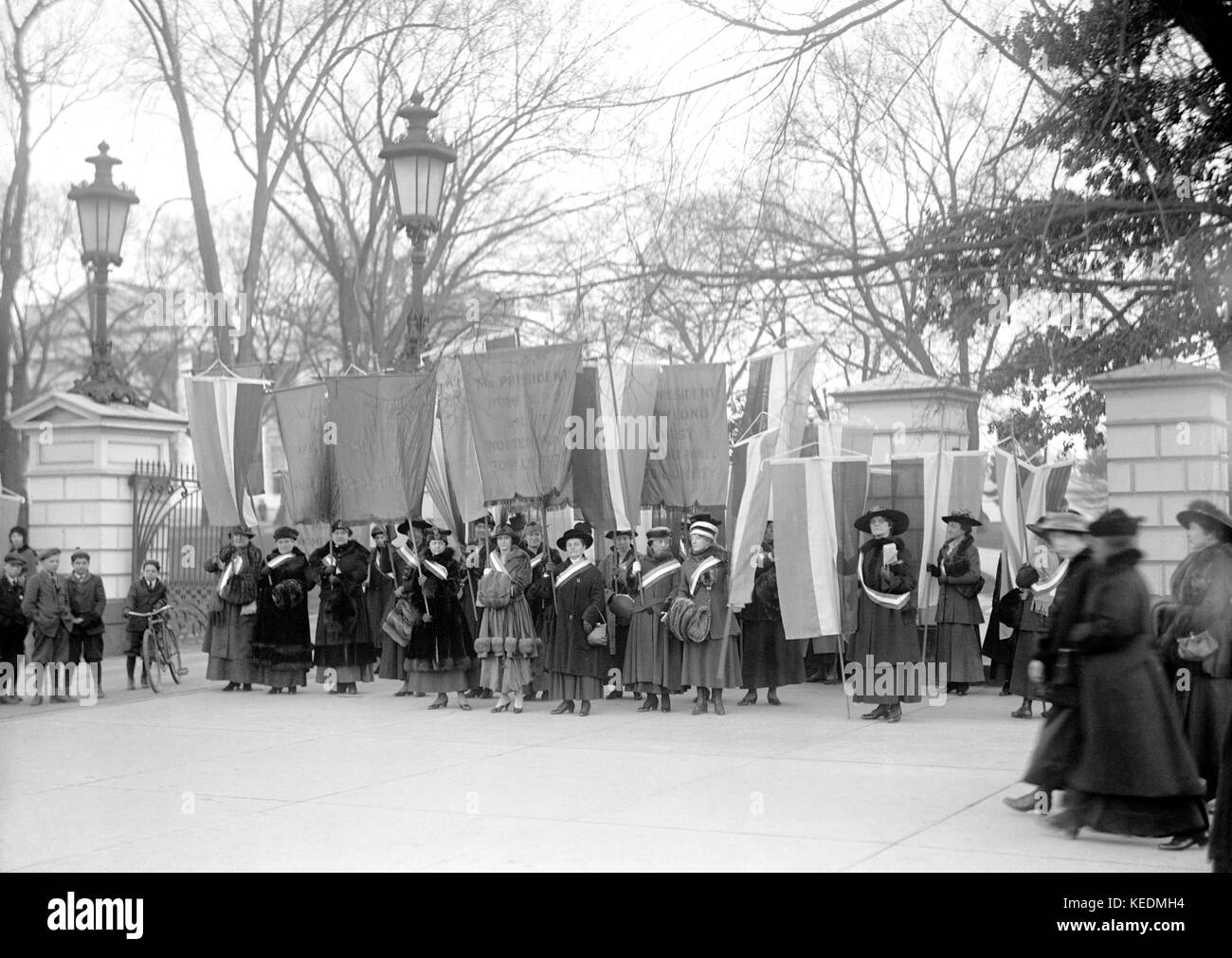 Piquetage de suffragettes à la Maison Blanche, Washington DC, États-Unis, Harris & Ewing, 1917 Banque D'Images