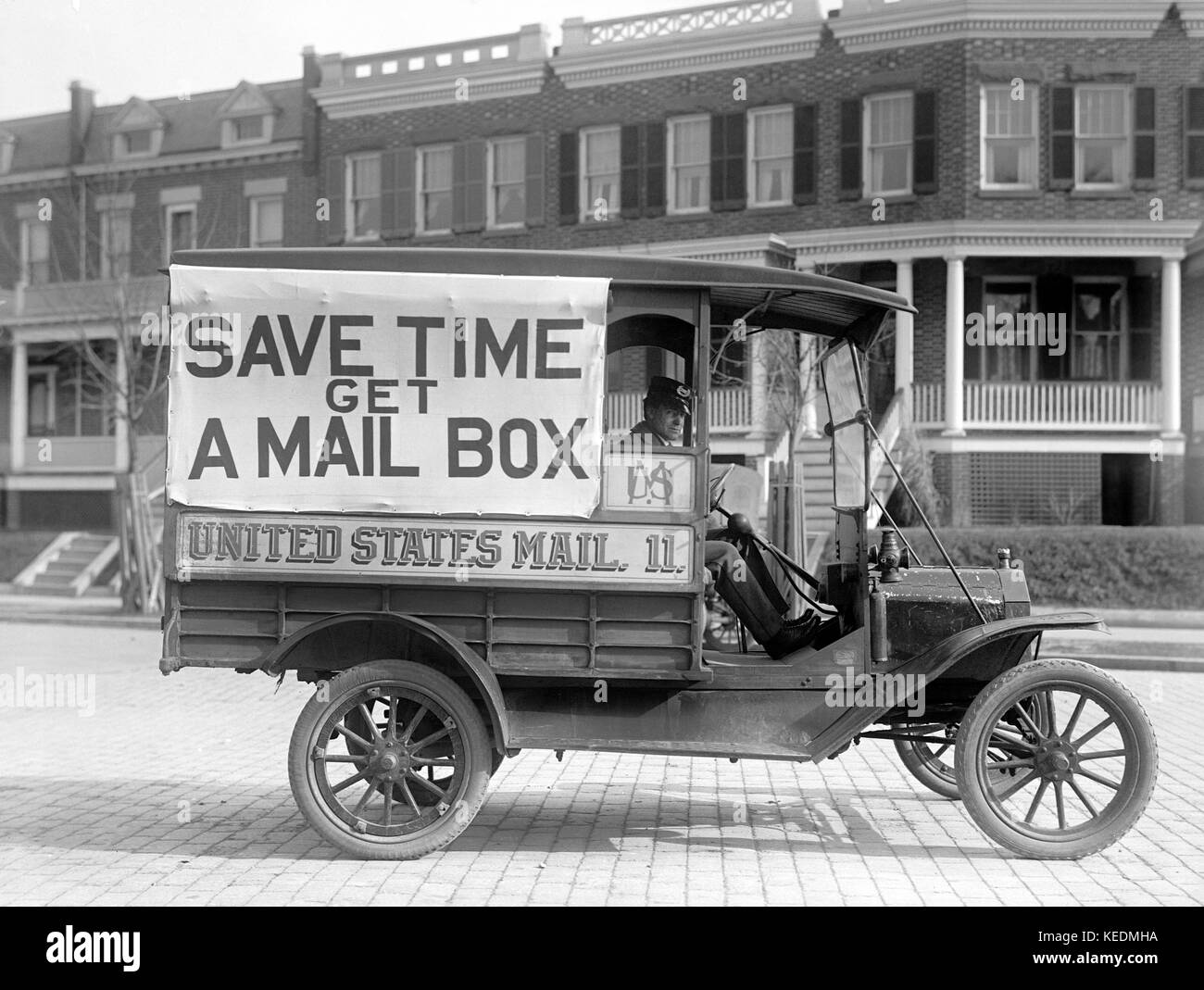 Bureau de poste wagons de messagerie 'enregistrer le temps obtenir une boîte aux lettres', Washington DC, USA, Harris et Ewing, 1916 Banque D'Images