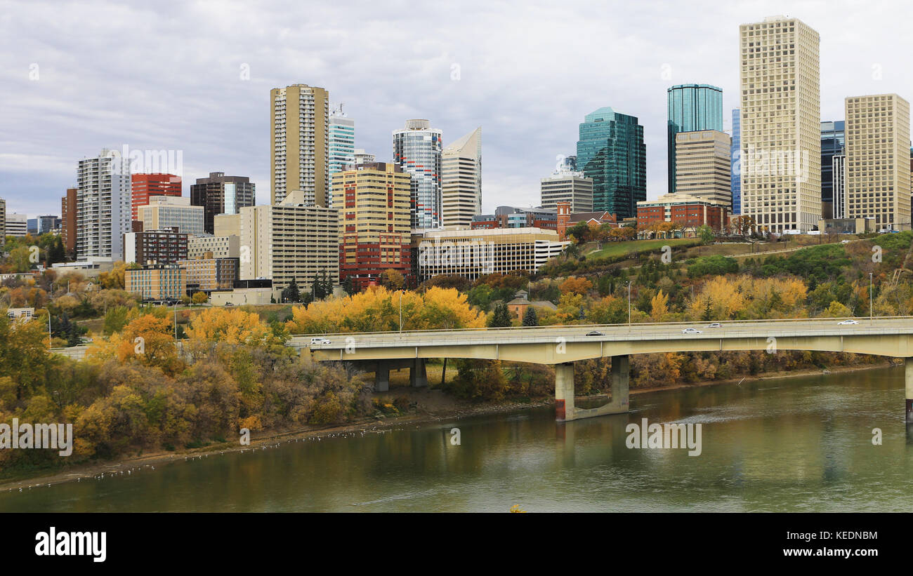 L'edmonton, canada cityscape at Twilight Banque D'Images