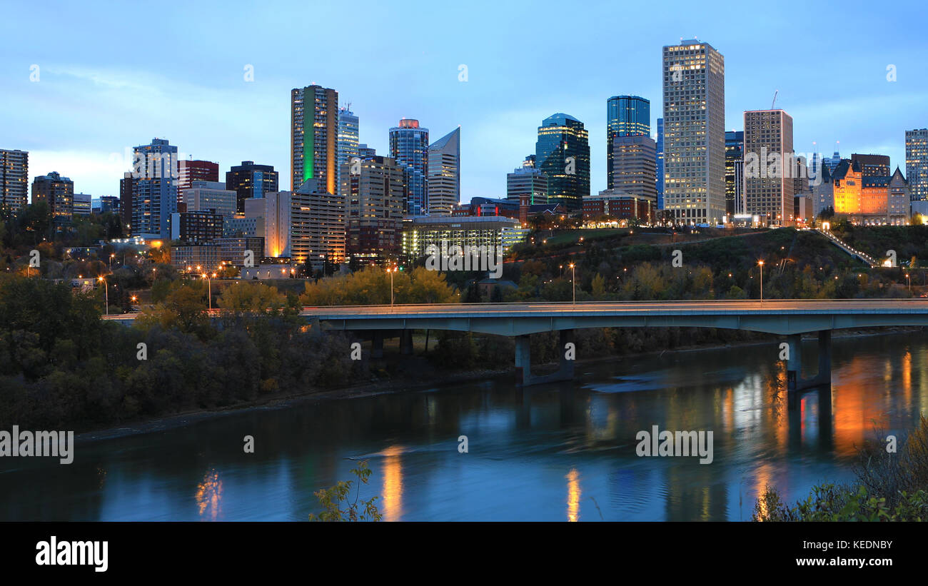 Le centre-ville d'Edmonton, Canada la nuit Banque D'Images