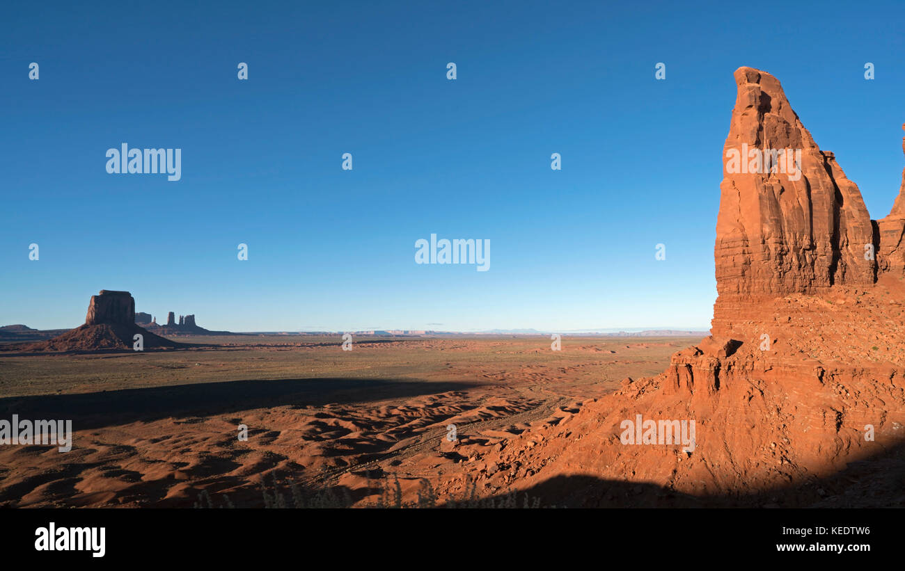 Lance de mesa dans Monument valley, mesas, buttes, flèches et valley drive Banque D'Images