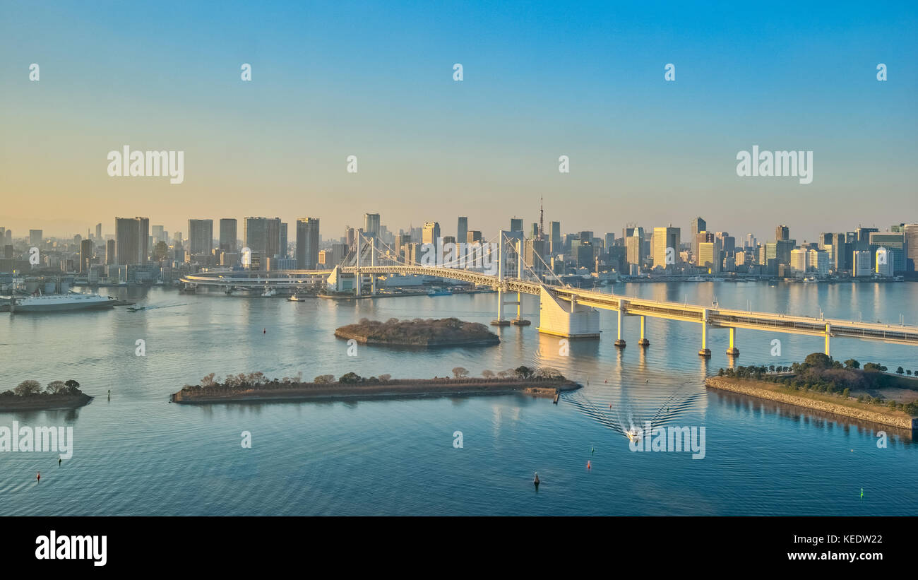 Toits de Tokyo sur la baie de Tokyo à Odaiba à Tokyo, Japon. Banque D'Images