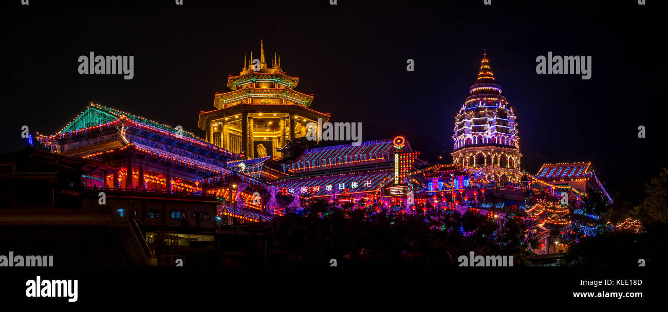 Temple de Kek Lok Si la lumière jusqu'à Penang pendant le nouvel an chinois Banque D'Images