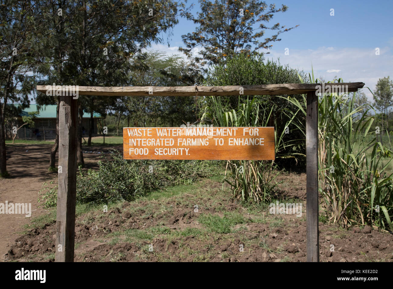 L'utilisation de l'eau déchets pancarte portant renforcement de la sécurité alimentaire de l'Afrique Kenya Banque D'Images