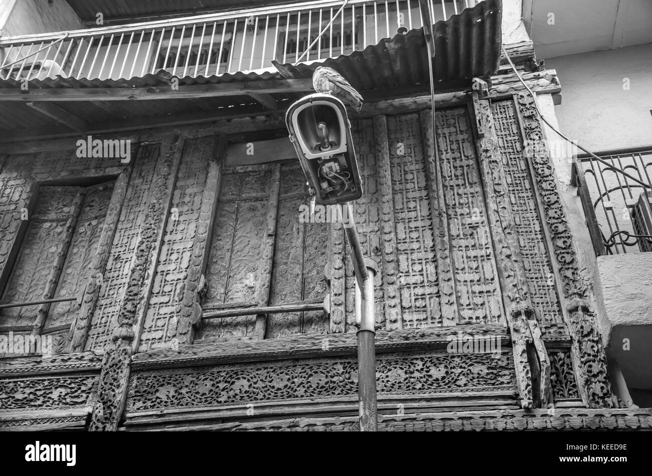 Ahmedabad, Inde - 27 novembre 2016 : une maison traditionnelle ou "haveli" décoré de sculpture en bois dans la vieille ville d'Ahmedabad, Gujarat, Inde. Banque D'Images