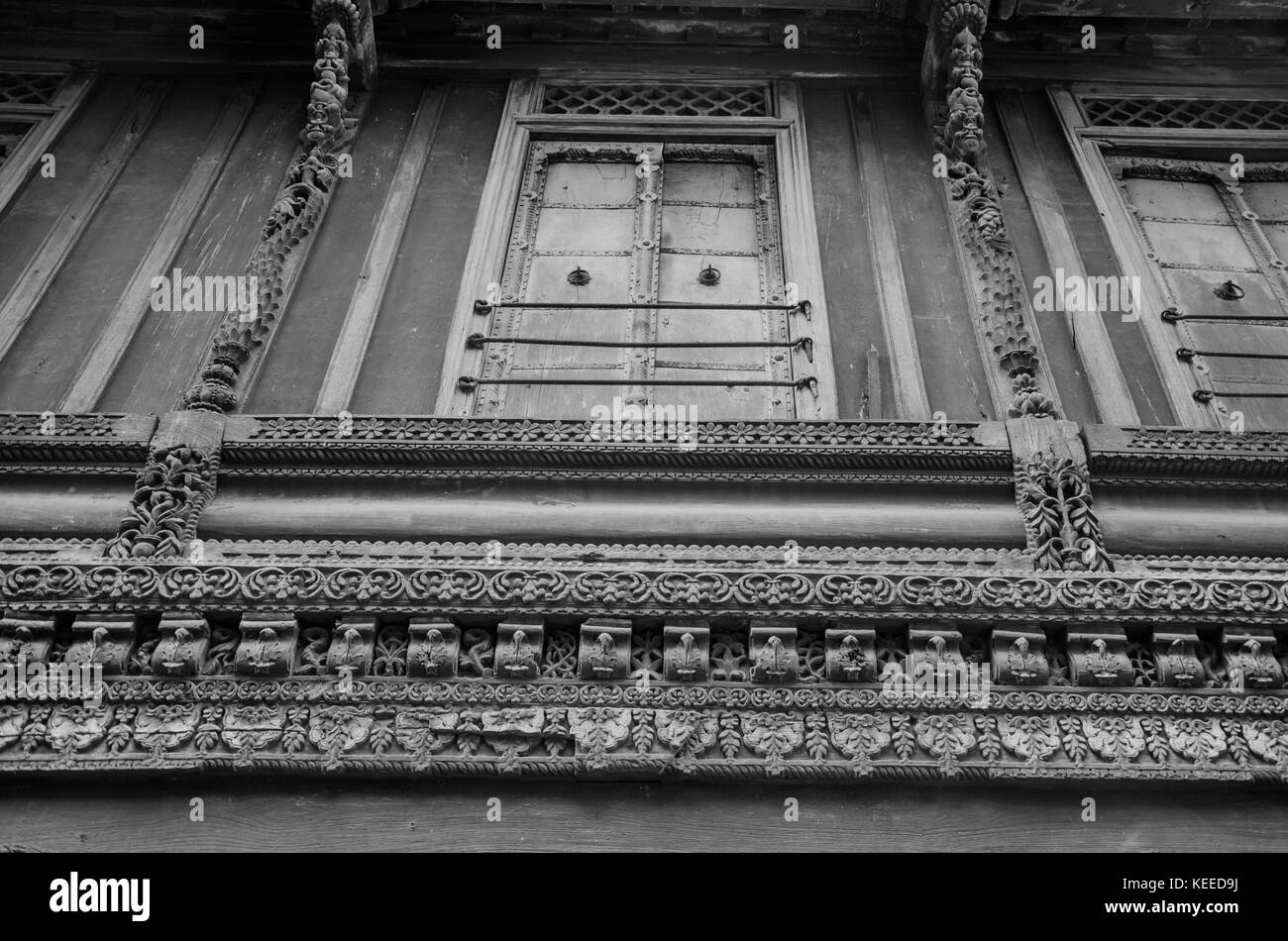 Ahmedabad, Inde - 27 novembre 2016 : une maison traditionnelle ou "haveli" décoré de sculpture en bois dans la vieille ville d'Ahmedabad, Gujarat, Inde. Banque D'Images
