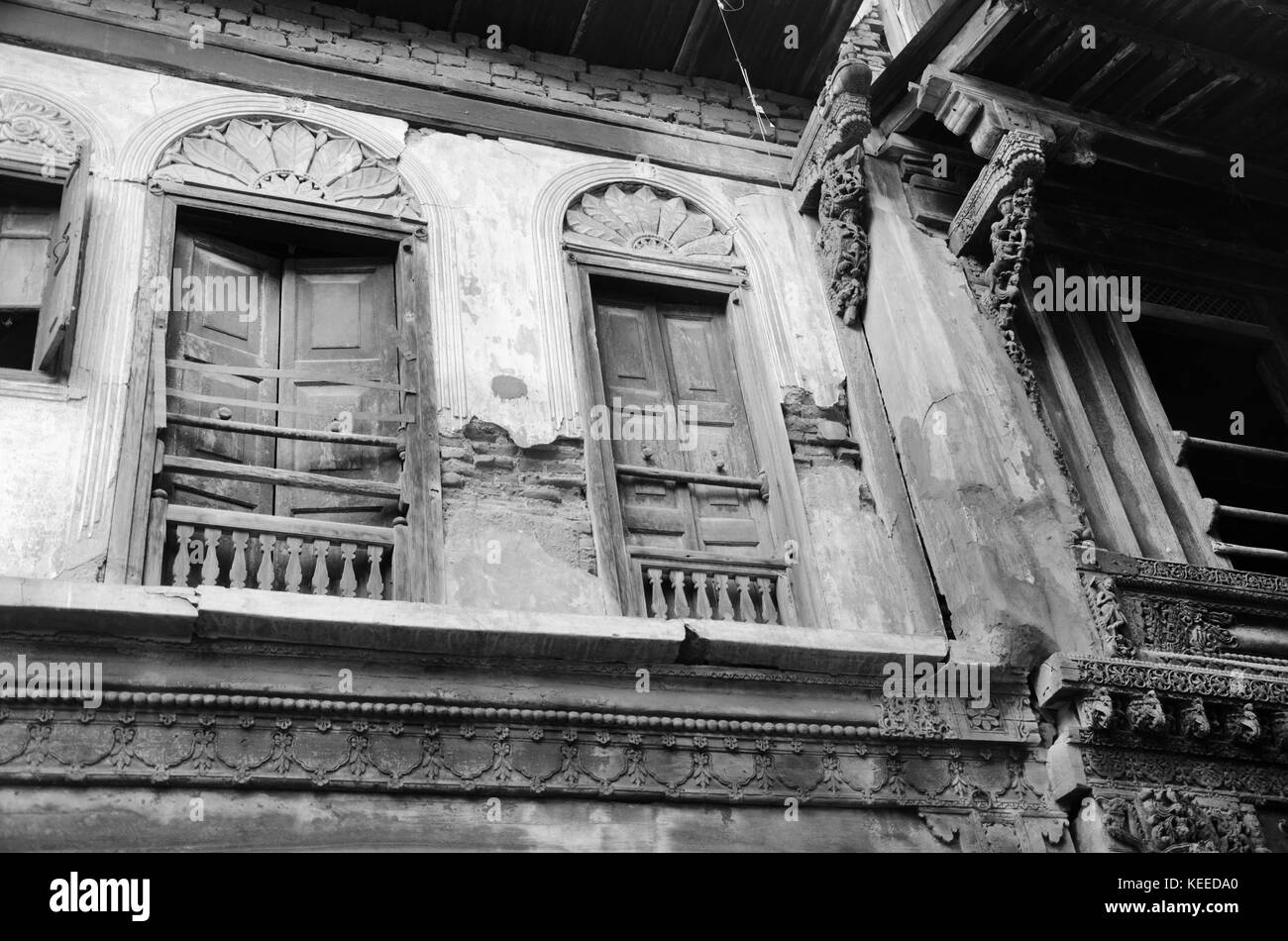 Ahmedabad, Inde - 27 novembre 2016 : une maison traditionnelle ou "haveli" décoré de sculpture en bois dans la vieille ville d'Ahmedabad, Gujarat, Inde. Banque D'Images