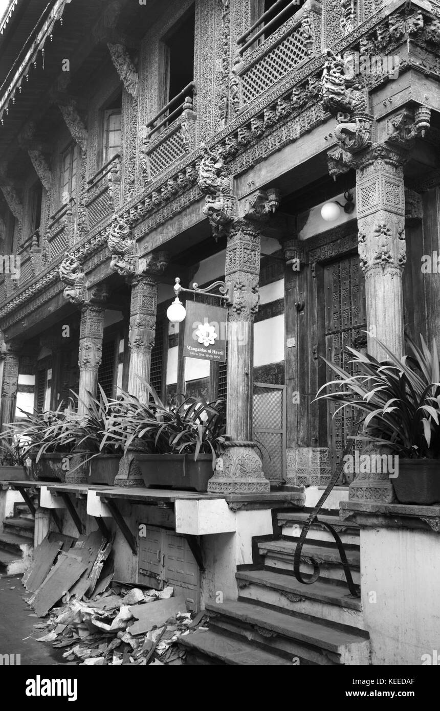 Ahmedabad, Inde - 27 novembre 2016 : une maison traditionnelle ou "haveli" décoré de sculpture en bois dans la vieille ville d'Ahmedabad, Gujarat, Inde. Banque D'Images