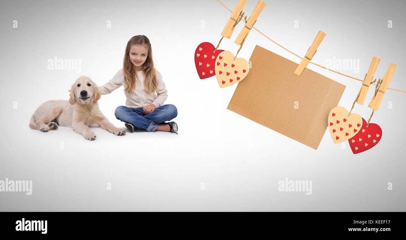 Digital composite de Fille et chien de compagnie avec des cœurs et vide remarque sur pieux Banque D'Images