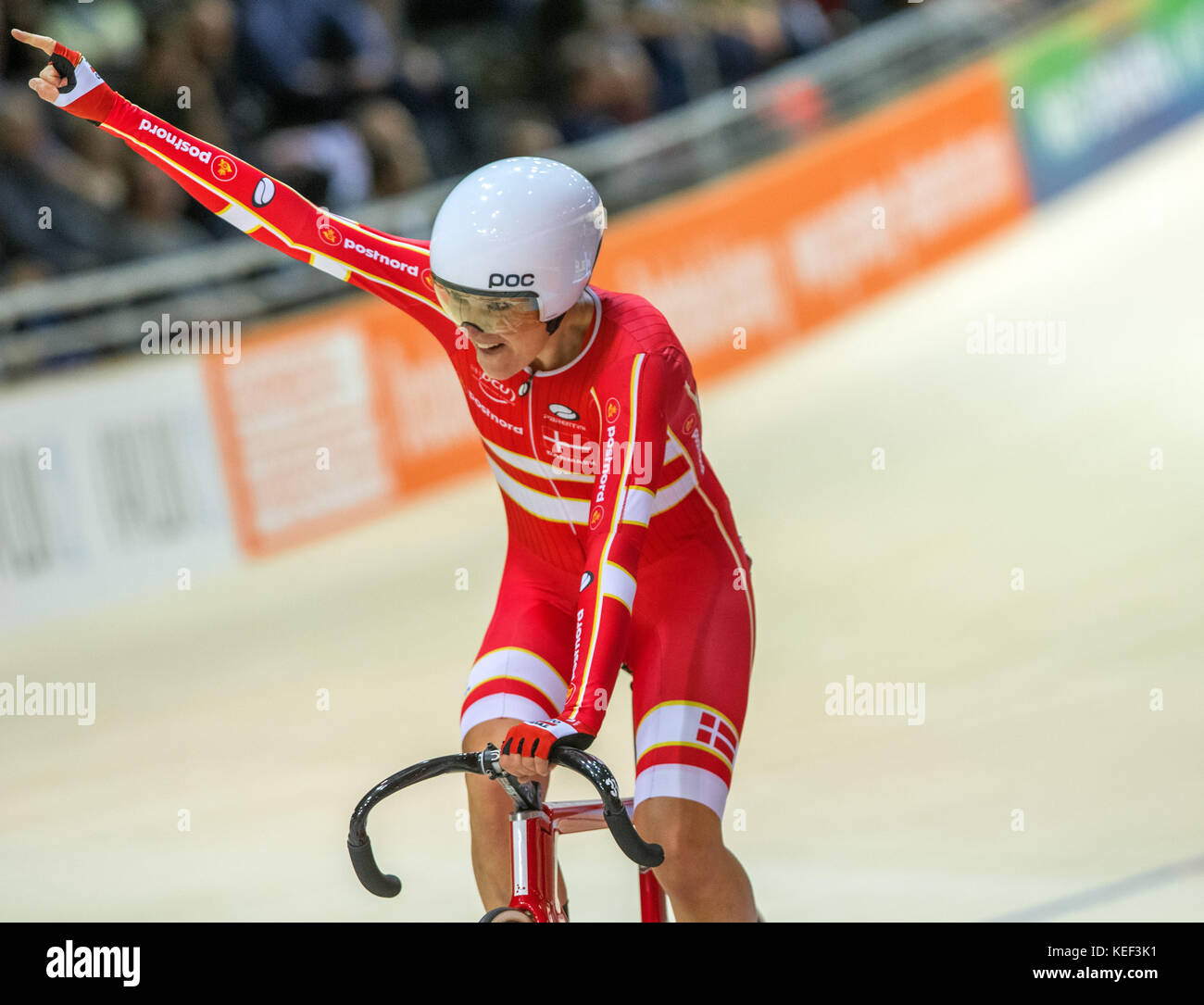 Berlin, Allemagne. 20 octobre 2017. Trine Schmidt, danoise, remporte la course aux points féminine de 24 km aux Championnats d'Europe sur piste 2017 à Berlin, en Allemagne, le 20 octobre 2017. Crédit : Jens Büttner/dpa-Zentralbild/dpa/Alamy Live News Banque D'Images