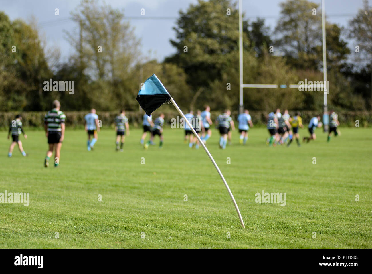 Rugby amateur. Jouer au rugby par vents forts. Banque D'Images