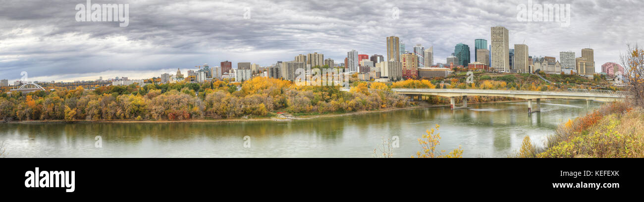 Un panorama d'edmonton, Alberta, canada avec aspen en automne coloré Banque D'Images