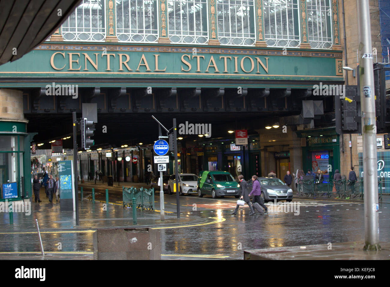 Montrant la gare centrale heilemans : parapluie un hotspot de la pollution des fumées de trafic et de Glasgow s'enregistrer pauvres de la santé Banque D'Images