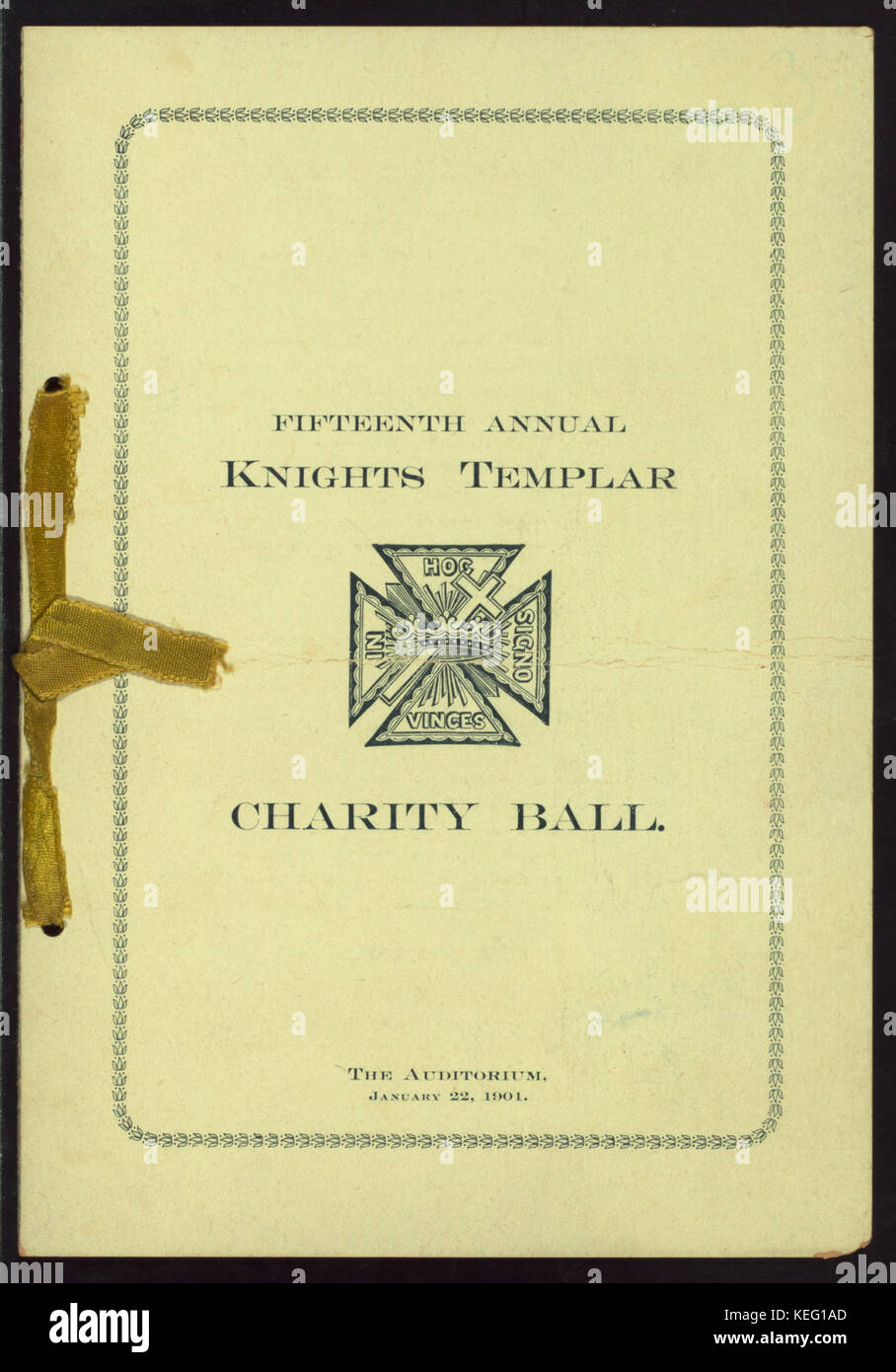 Cette image illustre le quinzième bal de charité annuel organisé par les Templiers dans un grand auditorium, probablement un événement annuel de collecte de fonds. L'événement reflète le rôle des Templiers dans les activités sociales et les efforts caritatifs au début du XXe siècle. Banque D'Images
