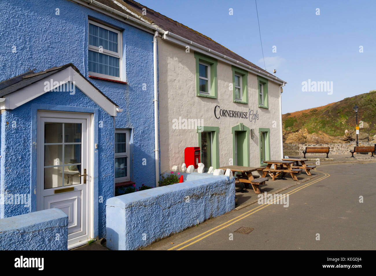 Le Cornerhouse cafe dans le petit village côtier de Little Haven, Pembroke au Pays de Galles Banque D'Images