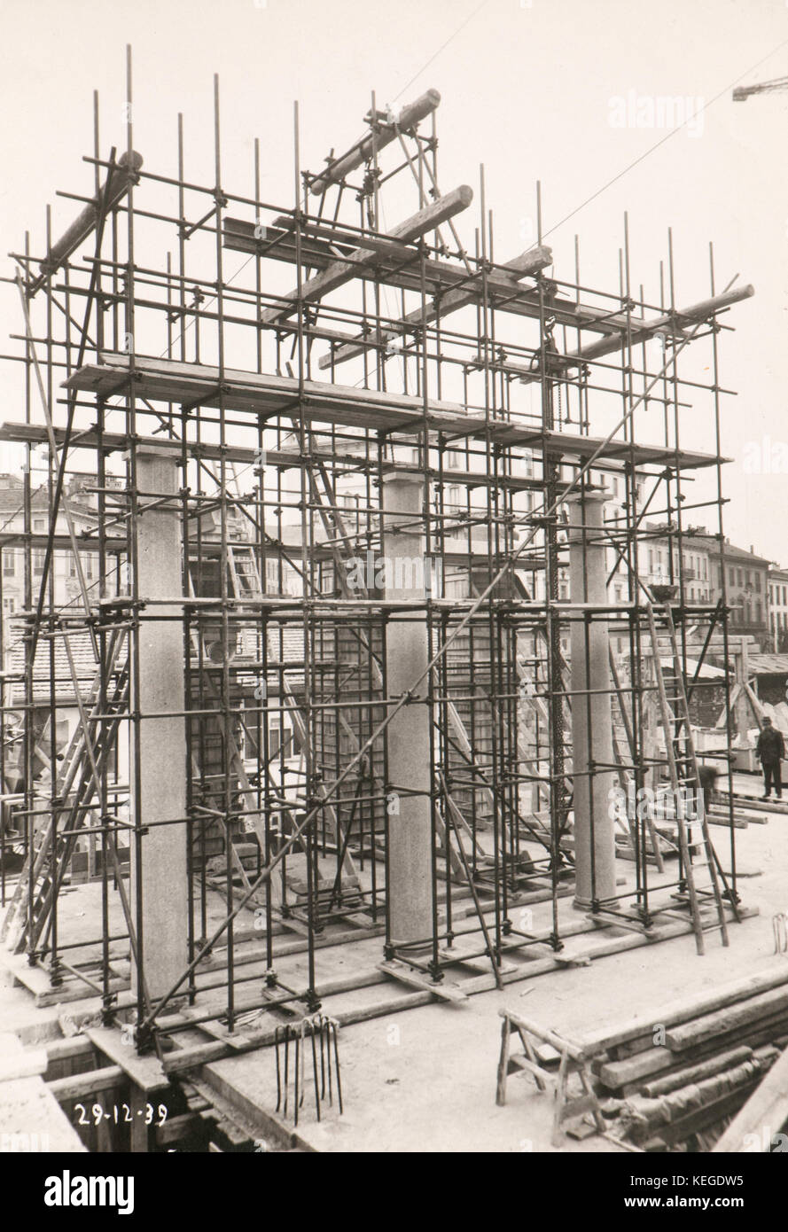 Les activités de construction à Milan (1939) près de Porta Ticinese Banque D'Images