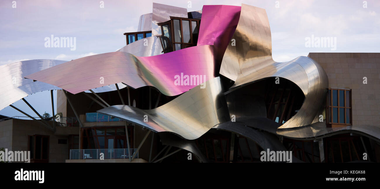 Hôtel marques de Riscal design futuriste par l'architecte Frank Gehry, à Elciego dans la région de Rioja-Alavesa en Espagne Banque D'Images