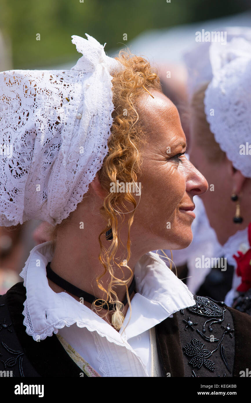 Danseuse espagnole à la fiesta traditionnelle à Villaviciosa dans les Asturies, dans le nord de l'Espagne Banque D'Images