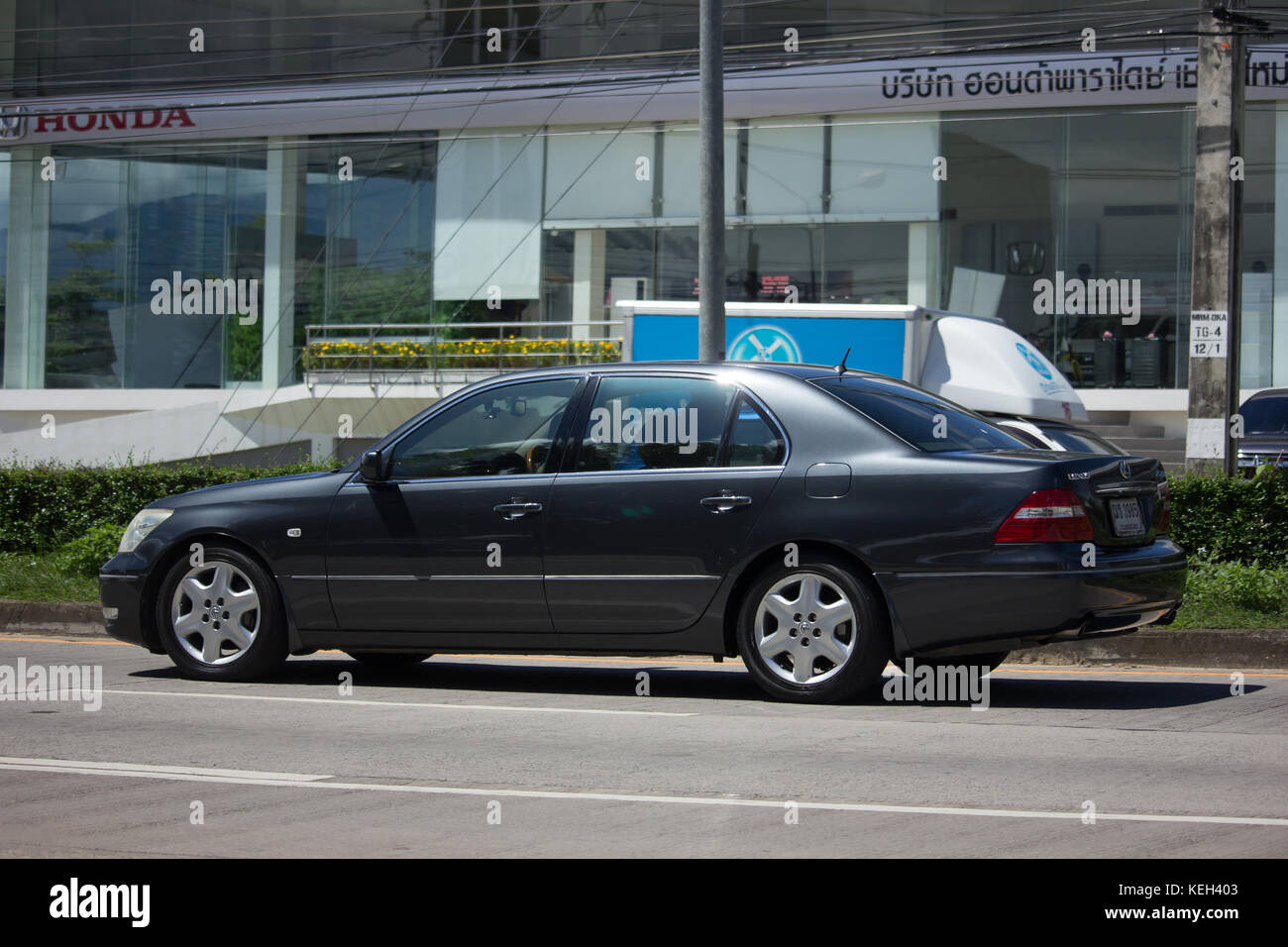 Chiang Mai, Thaïlande - 6 octobre 2017 : voiture, Lexus LS 430.lexus est la marque premium de toyota. photo road no 121 à environ 8 km du centre-ville de chi Banque D'Images