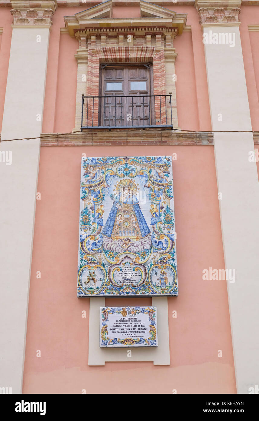 Vitrage peint à la main tuiles azulejo sur Basilique ville représentant Saint Patron de Valence. Créé pour les 25 ans de l'Offrande de fleurs 2014 Banque D'Images