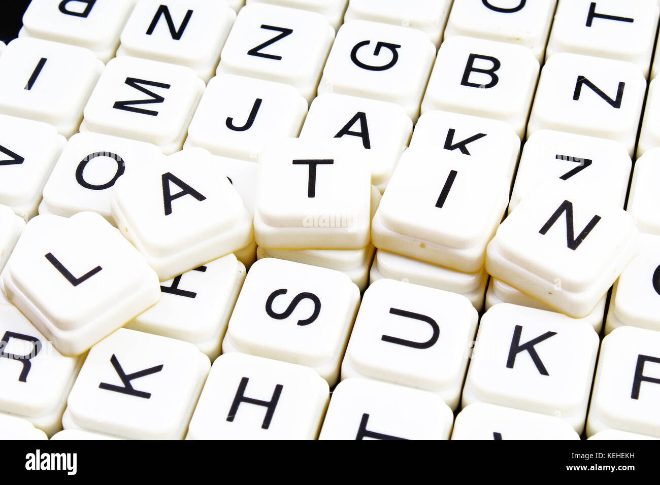 Texte latin mot mots croisés. Lettre de l'Alphabet blocks jeu texture background. Banque D'Images