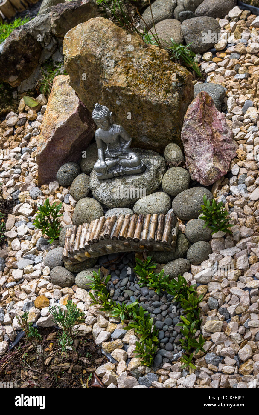 Idées jardin jardin zen stone avec symbole chinois du bonheur Banque D'Images