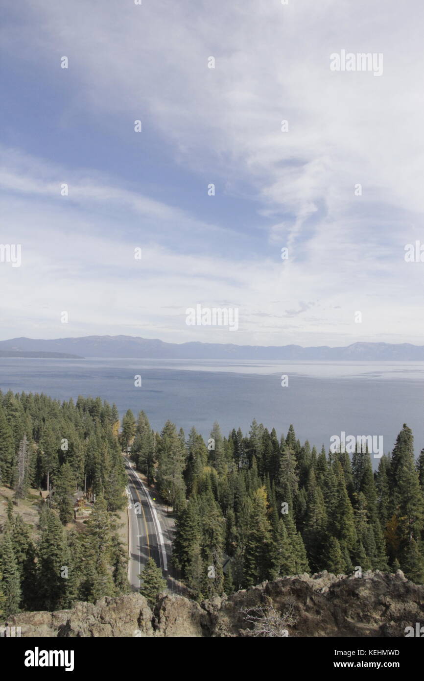 Vue du lac Tahoe à partir de la haut d'une montagne sur la rive ouest Banque D'Images