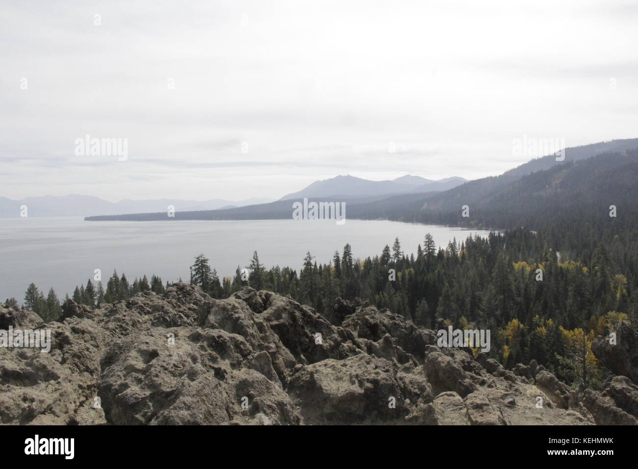 Vue du lac Tahoe à partir de la rive ouest Banque D'Images Vue du lac Tahoe à partir de la rive ouest Banque D'Images