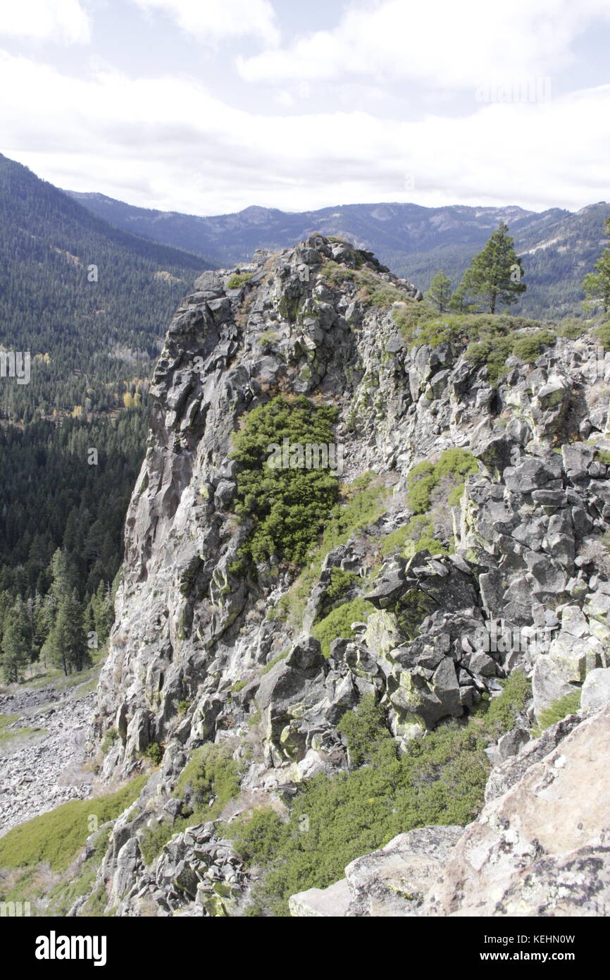 Les rochers et les falaises au-dessus blackwood canyon sur la rive ouest du lac Tahoe Banque D'Images