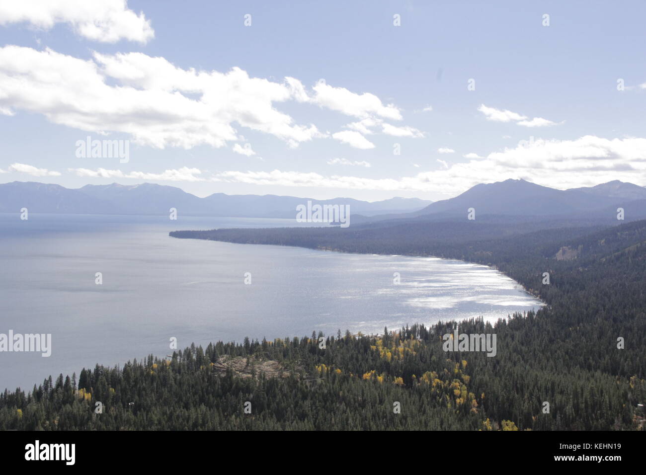 Vue du lac Tahoe à partir de la rive ouest Banque D'Images Vue du lac Tahoe à partir de la rive ouest Banque D'Images