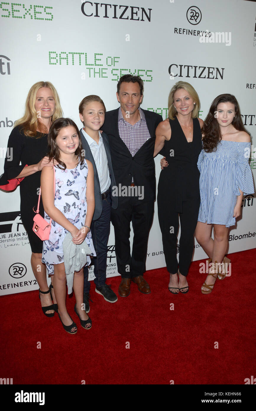 'Battle of the sexes' New York première au SVA Theater - Red Carpet Arrivals featuring : Elisabeth Shue, Andrew Shue, Amy Robach où : New York, New York, États-Unis quand : 20 septembre 2017 crédit : Ivan Nikolov/WENN.com Banque D'Images 'Battle of the sexes' New York première au SVA Theater - Red Carpet Arrivals featuring : Elisabeth Shue, Andrew Shue, Amy Robach où : New York, New York, États-Unis quand : 20 septembre 2017 crédit : Ivan Nikolov/WENN.com Banque D'Images