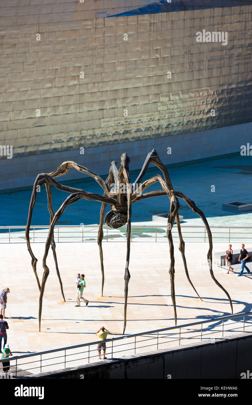 Musée Guggenheim et sculpture d'araignée géante 'maman' à Bilbao, Espagne Banque D'Images