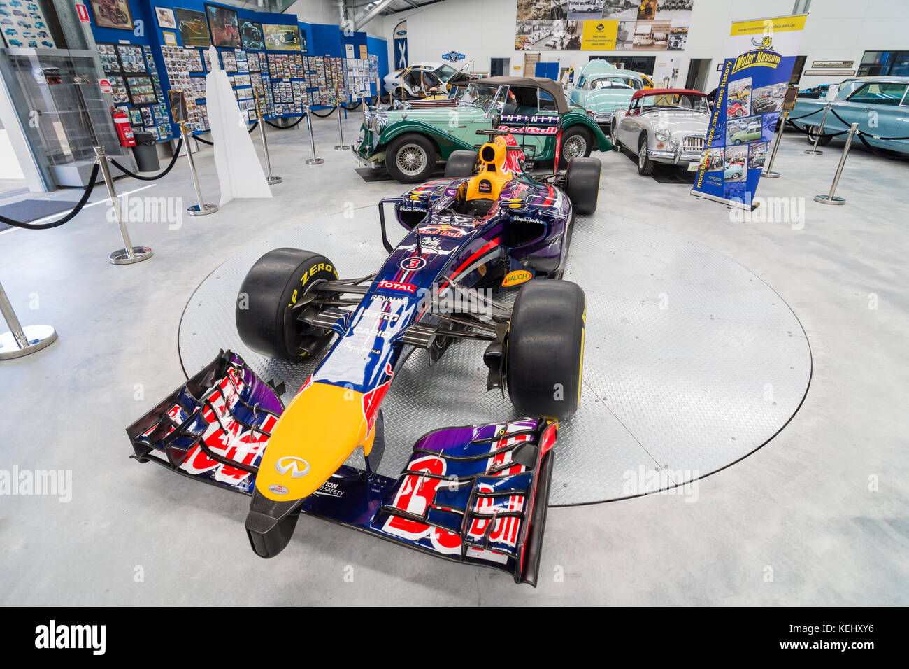 Daniel Ricciardo's Red Bull voiture de course de Formule 1 à l'affiche au Musée du moteur de WA, Whiteman Park dans la Swan Valley, Perth, Australie occidentale Banque D'Images
