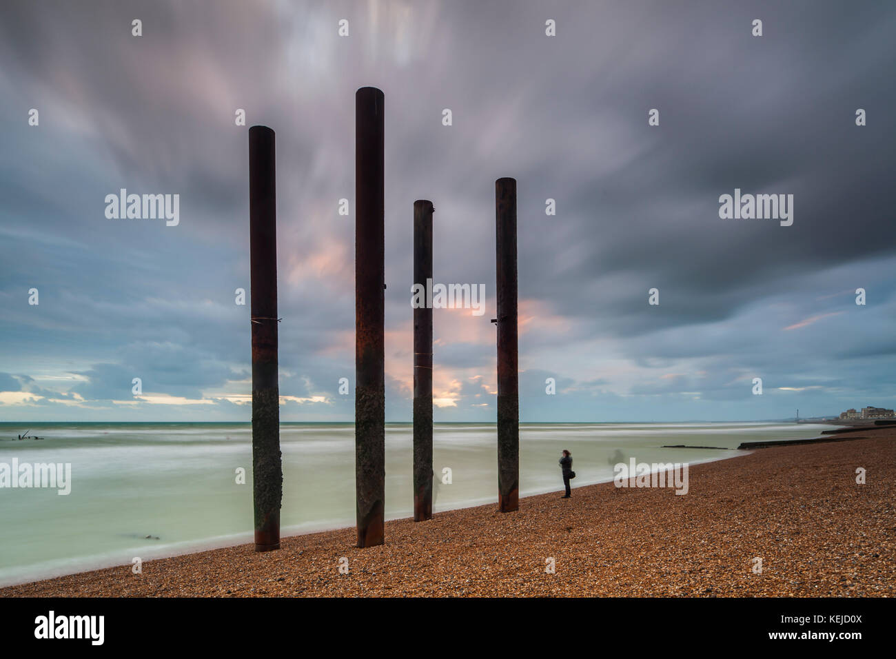 Coucher du soleil à West Pier de Brighton en ruines, East Sussex. Banque D'Images