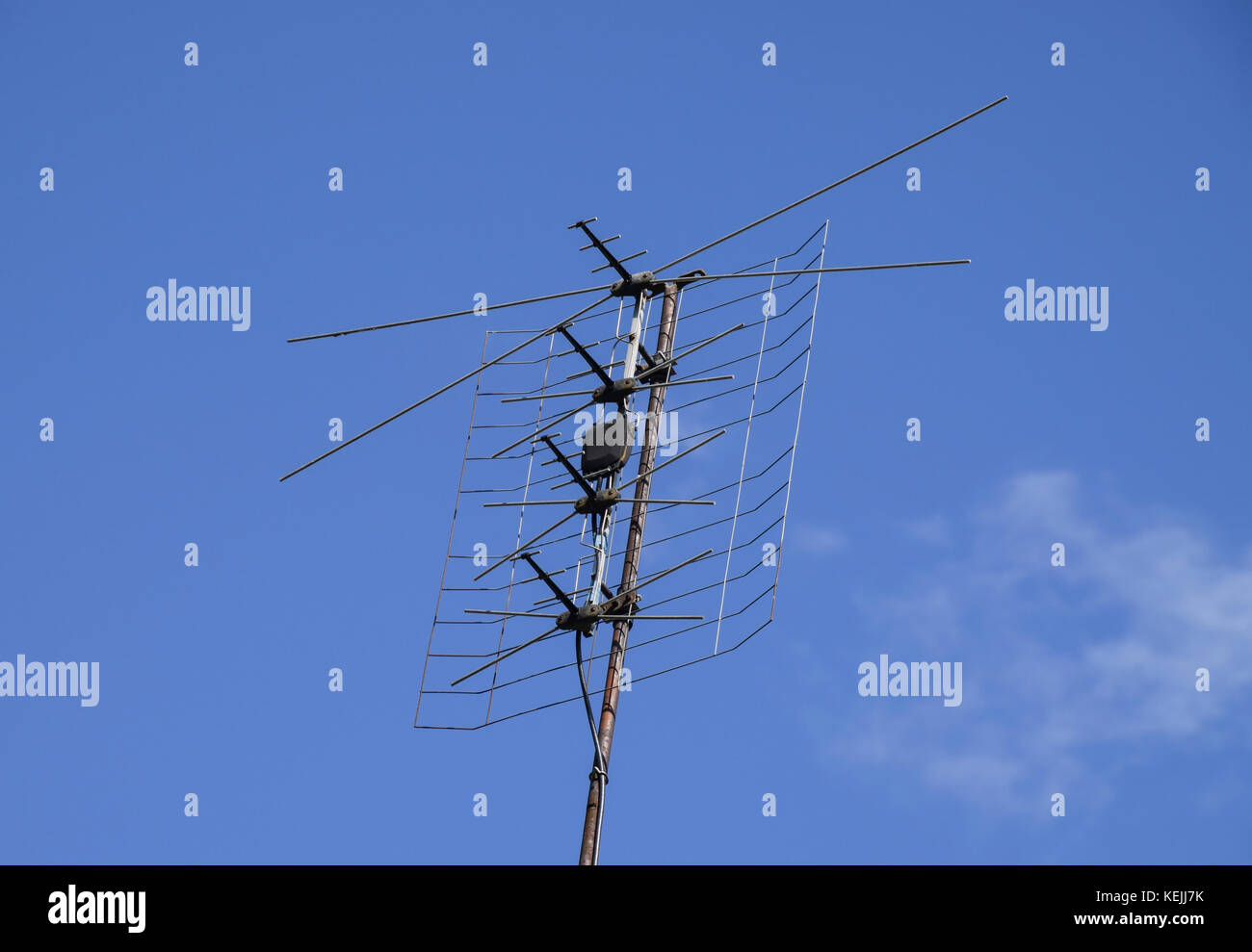 Toutes les ondes de l'antenne inphase lattice. l'antenne de télévision pour la réception de la radio par satellite d'un signal. Banque D'Images