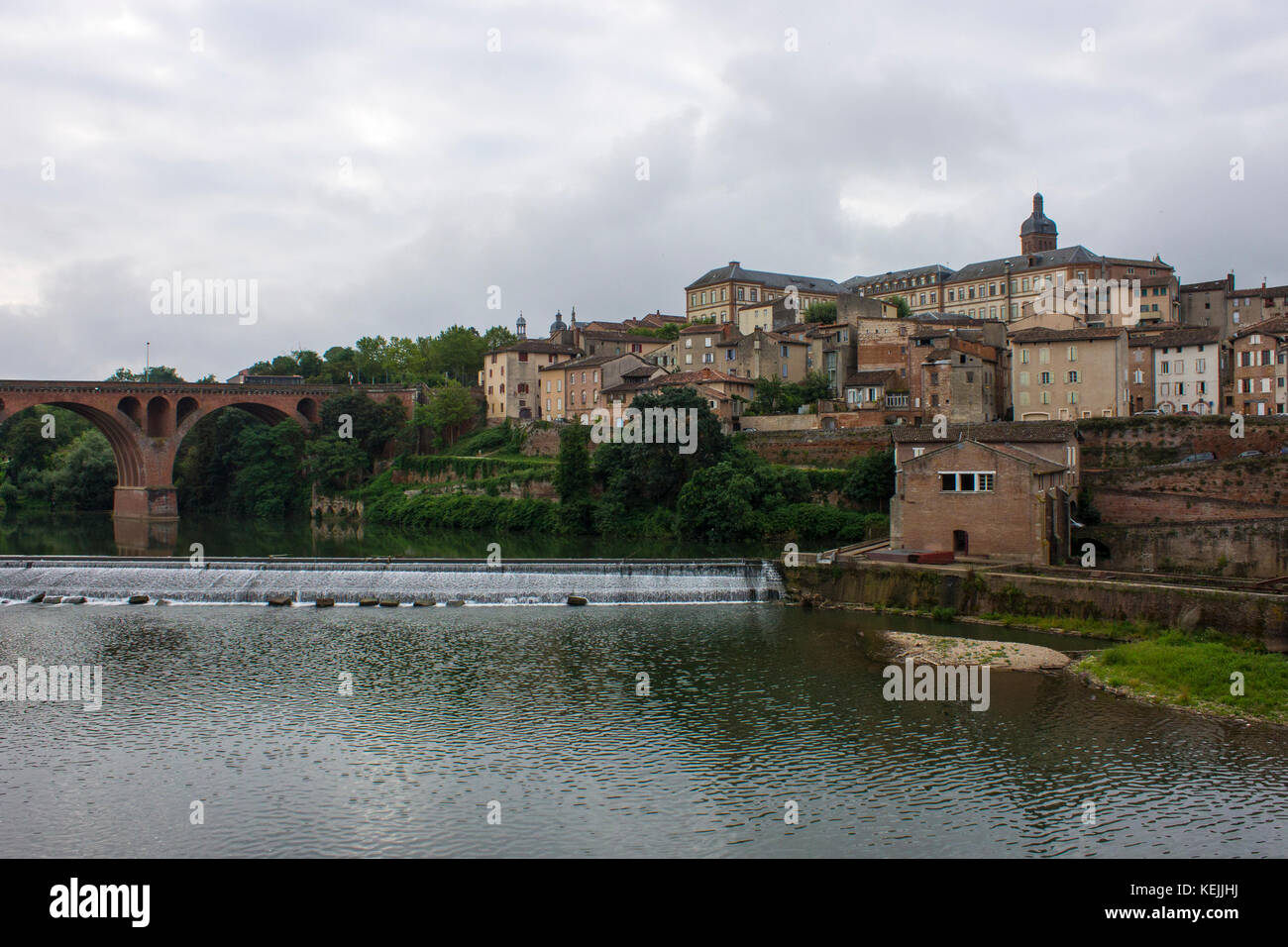 Vue sur la cité épiscopale d'Albi et le tarn Albi, France. Banque D'Images