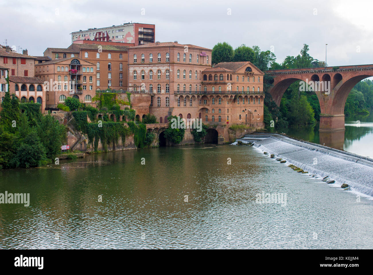 Vue sur la cité épiscopale d'Albi et le tarn Albi, France. Banque D'Images