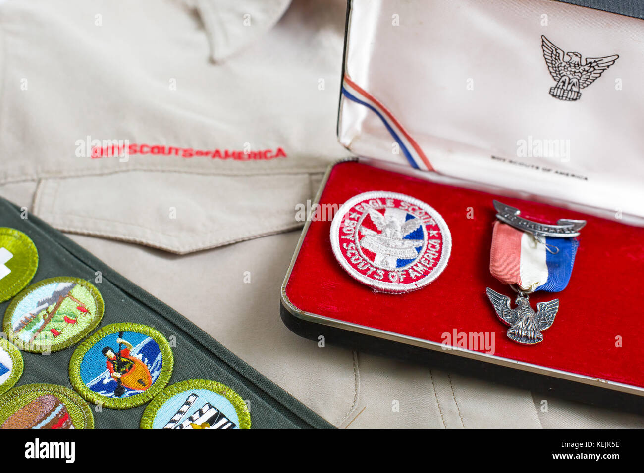Eagle scout et patch avec uniforme kaki chemise et ceinture insigne du  mérite Photo Stock - Alamy