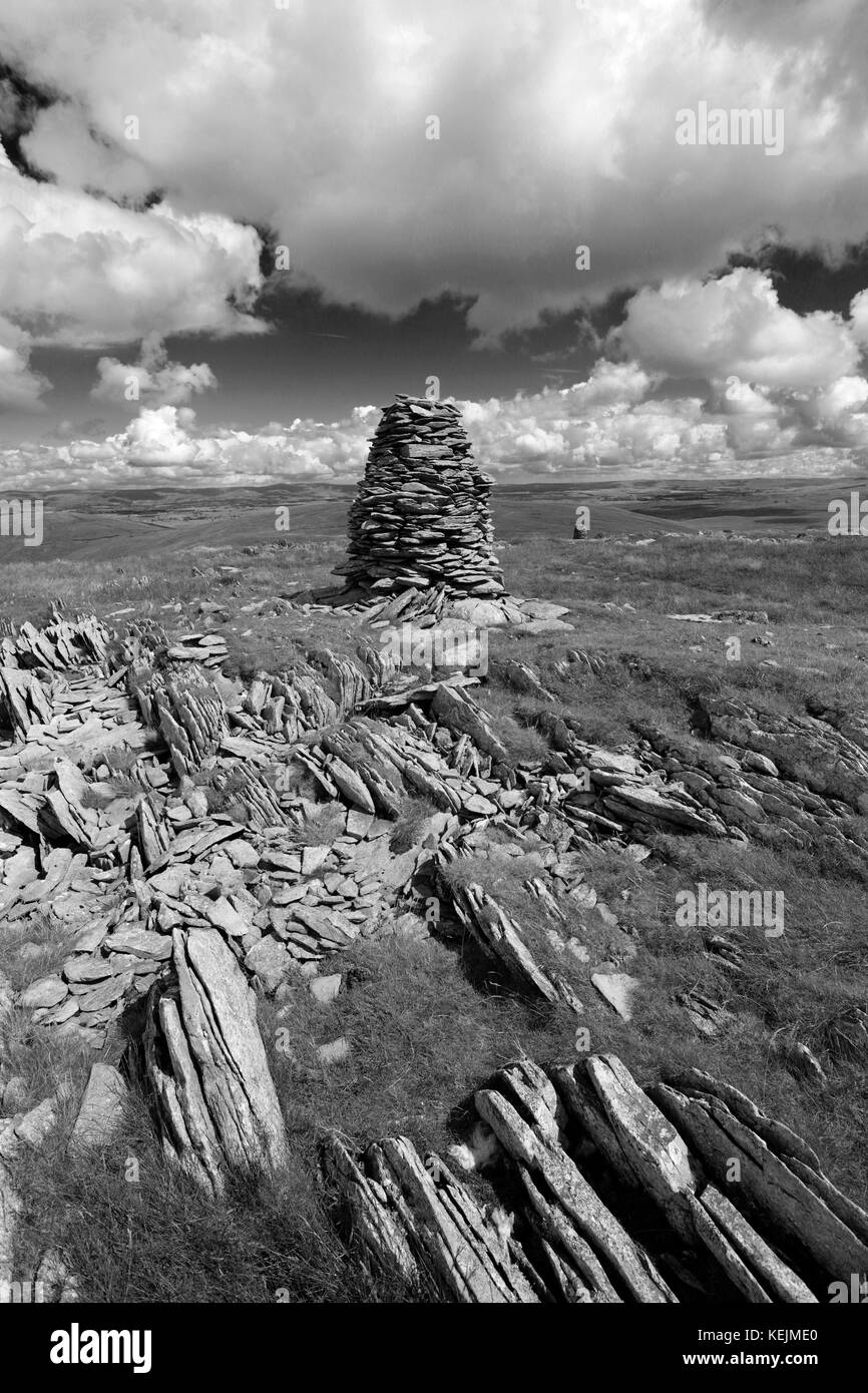 Cairns dans Artle Crag, Branstree ont chuté, Haweswater réservoir, Parc National de Lake district, comté de Cumbria, Angleterre, RU Branstree est tombé est l'un des 214 Banque D'Images