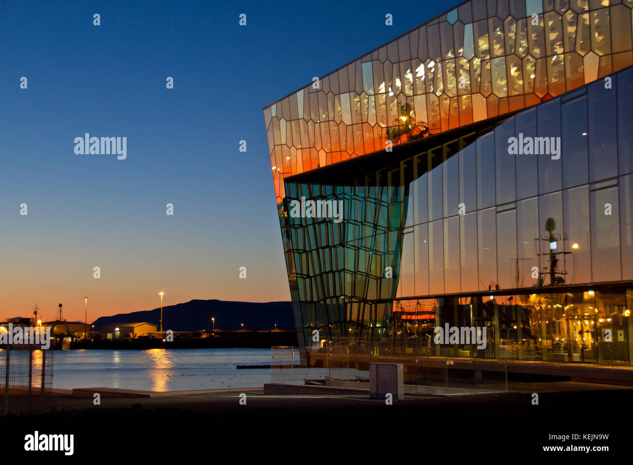 Harpa concert hall and Conference Centre de Reykjavík, Islande. Banque D'Images