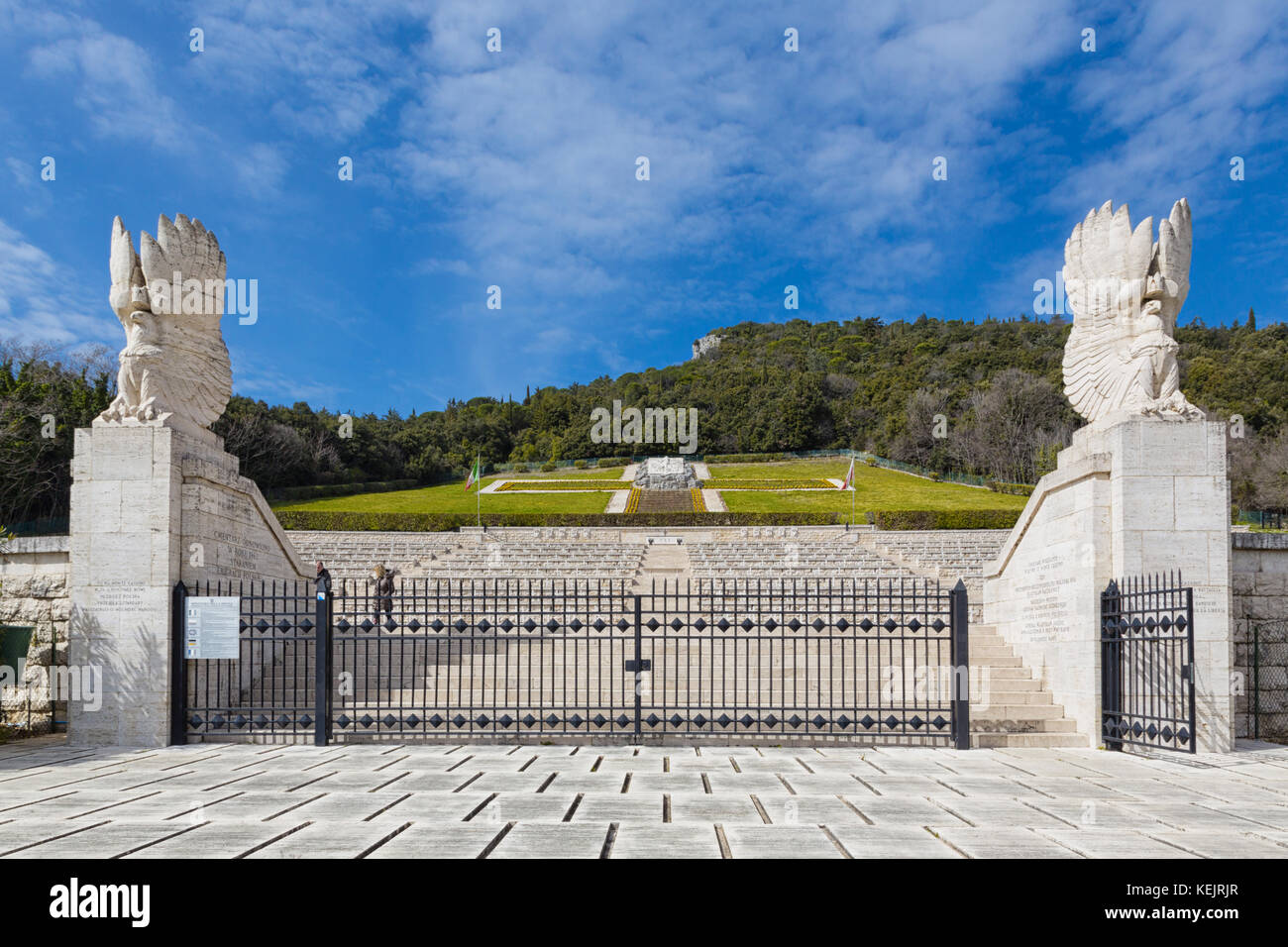 Cassino (Frosinone, Italie) - cimetière polonais à Montecassino, Italie. Le cimetière contient les tombes de polonais et biélorusses sont morts pendant la bataille de Banque D'Images