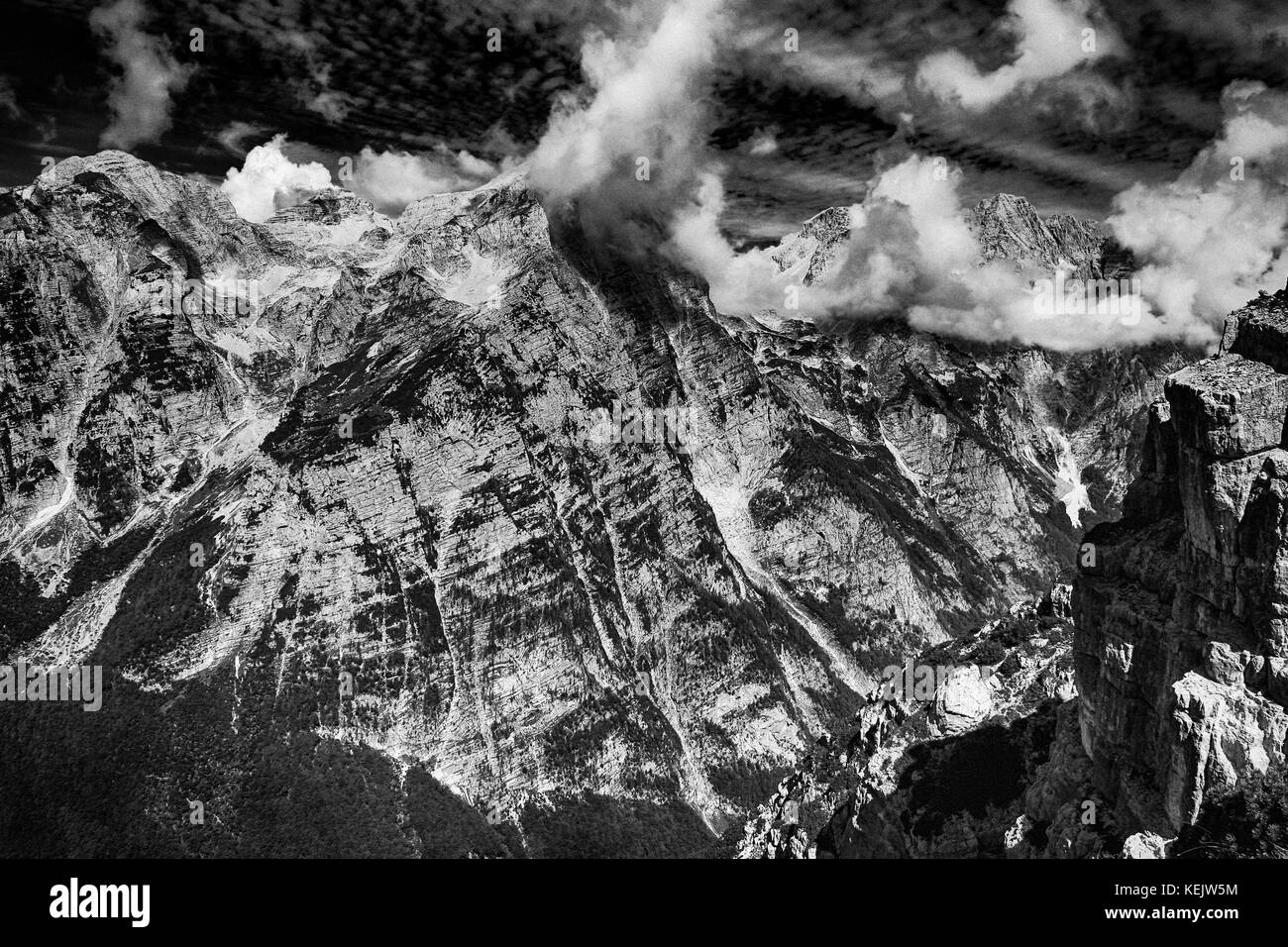 Le noir et blanc montagne dans le parc national du Triglav en Slovénie Banque D'Images