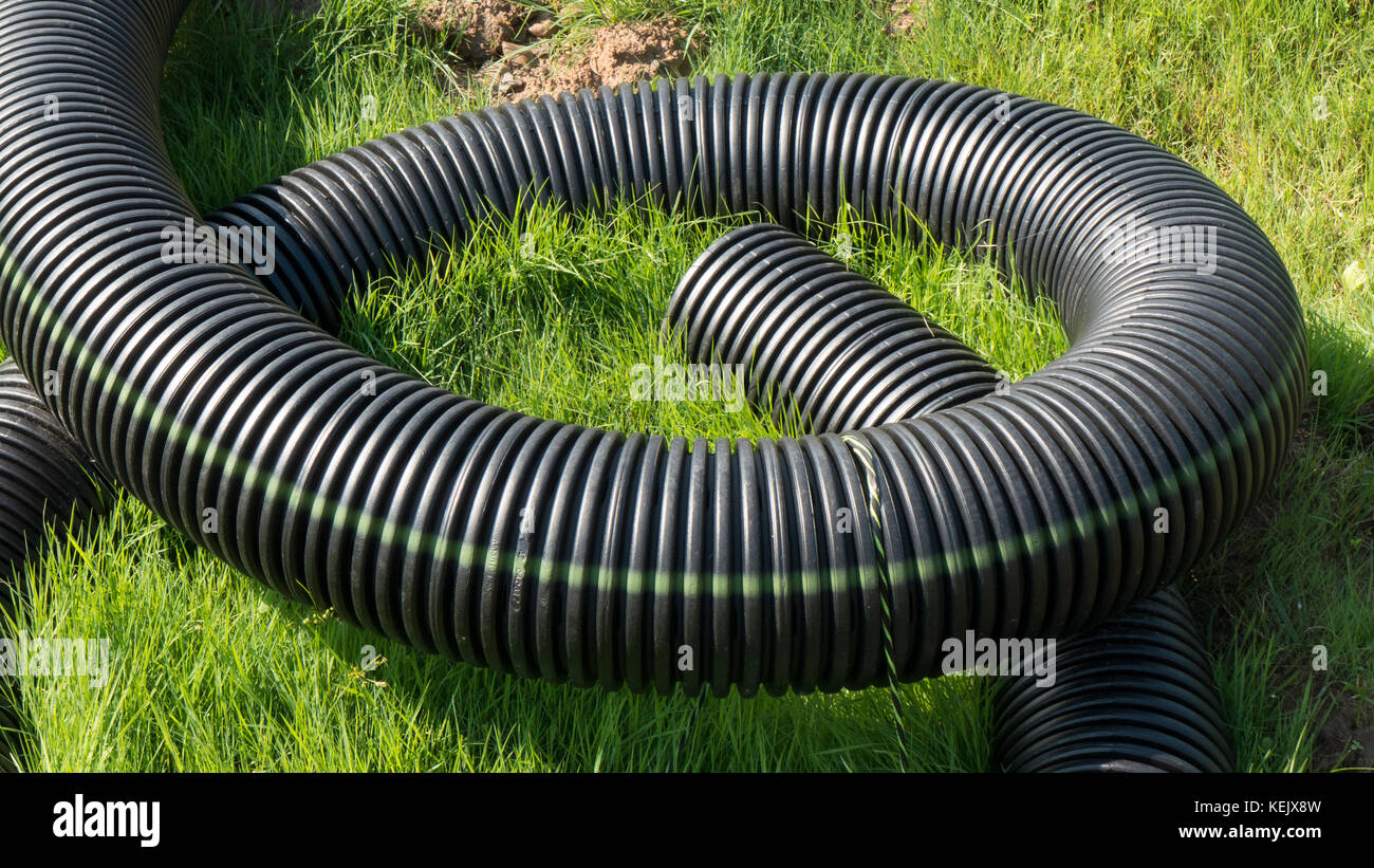 Tuyau de drainage flexible Banque de photographies et d'images à haute  résolution - Alamy