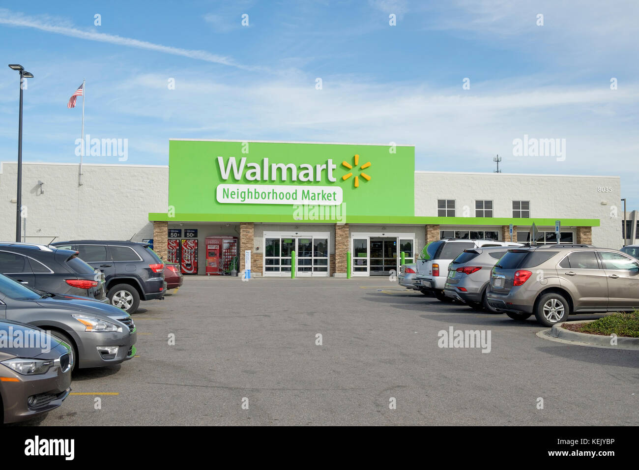 Entrée extérieure du marché de quartier Walmart à Montgomery, Alabama, États-Unis. Banque D'Images